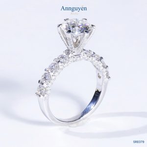 Nhẫn nữ Moissanite 8,1mm - 6 chấu đai tấm - Bạc S925 Xi Bạch Kim - Annguyen Jewelry (SRE079)