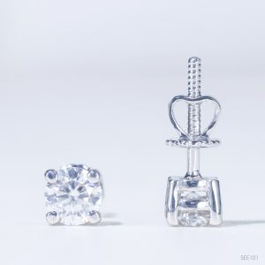 Bông tai 4 chấu chốt ren ổ 5,0mm Bạc S925 xi kim Chủ Mois Round D không tấm SEE101